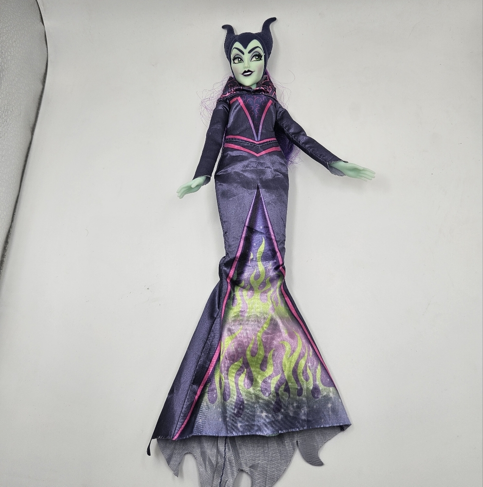 Disney Villains Maleficent Fashion Doll Hasbro Clothing